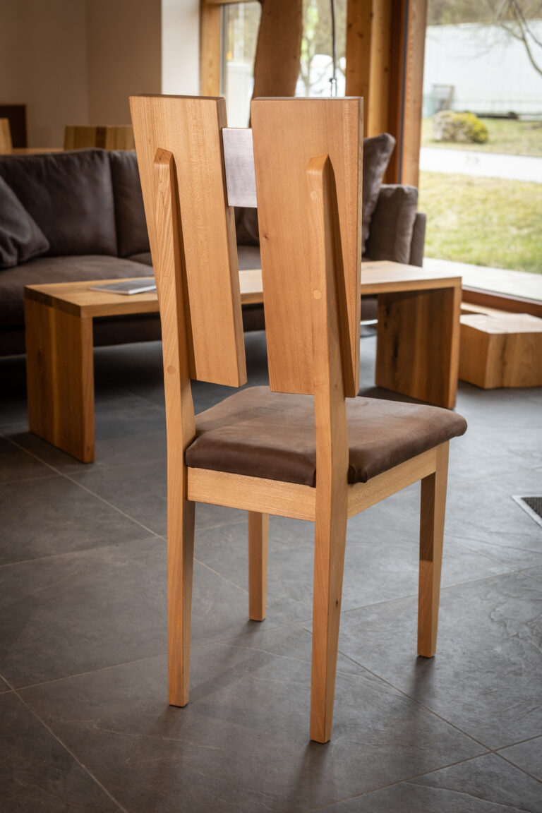 Serien-Stuhl Mitho Rückenansicht Schreinerei Albatros